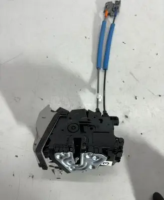 Hyundai Kona I Front door lock 81310j9510