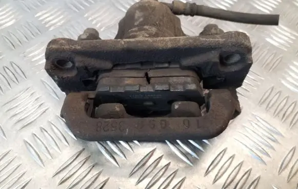 Nissan Juke I F15 Rear brake caliper