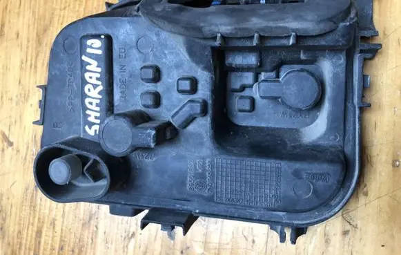 Volkswagen Sharan Tail light bulb cover holder 7N0945258