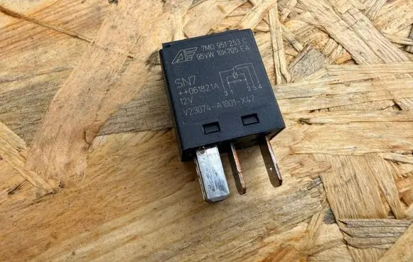 Audi A4 S4 B7 8E 8H Other relay 7M0951253C