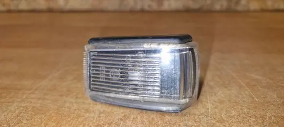 Front fender indicator light