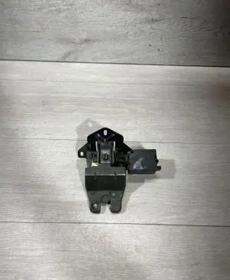 BMW 5 E39 Tailgate/trunk/boot lock/catch/latch 8168892
