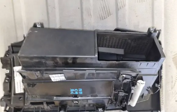 BMW 1 E81 E87 Glove box