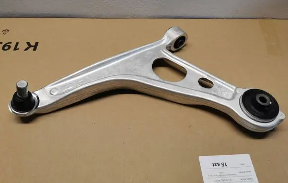 Nissan Qashqai J12 Front lower control arm/wishbone 6USWAHACZDANEK 6US