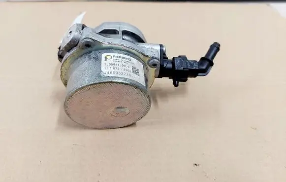 Nissan Qashqai Vacuum pump 705641000
