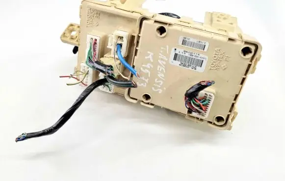 Toyota Avensis T250 Fuse module 82641-05030-A