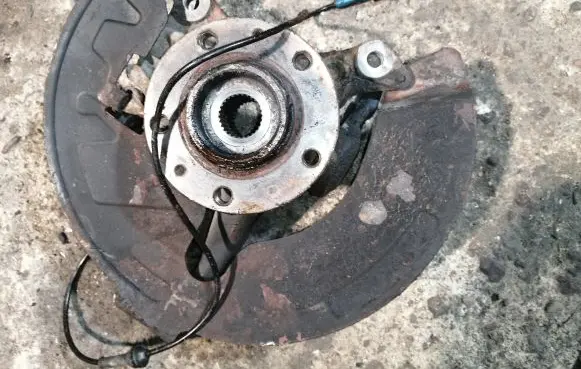 Front wheel hub