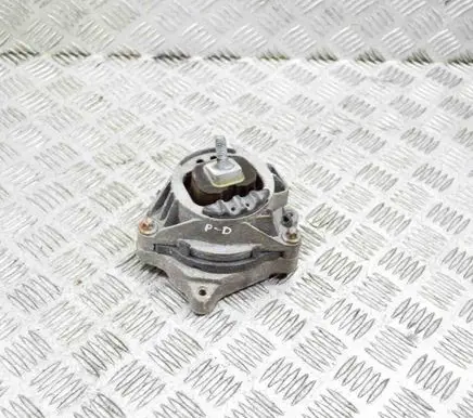 BMW 4 F32 F33 Engine mount bracket 6859412