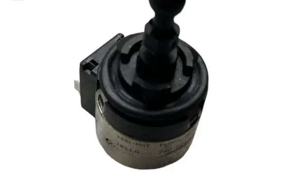 Headlight level adjustment motor