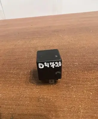 Mercedes-Benz E W210 Other relay A0025421319 D4720