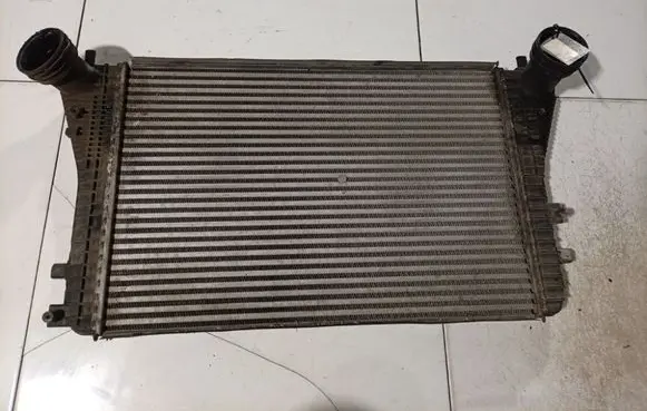 Volkswagen PASSAT B6 Intercooler radiator 