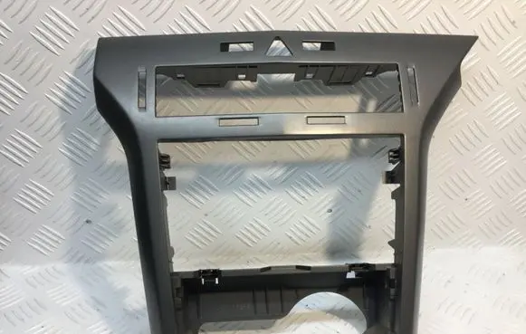 Opel Astra H Radio/GPS head unit trim 13141091