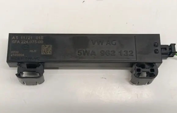 Audi A3 8Y Keyless system antenna 5WA962132