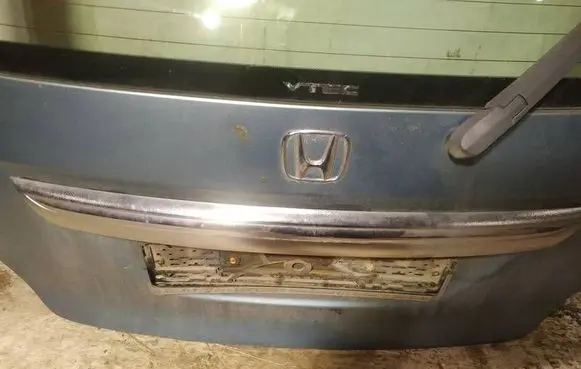 Honda FR-V Trunk door license plate light bar 
