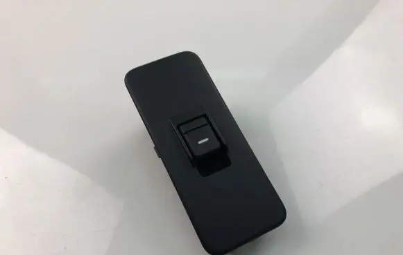 Land Rover Discovery 3 - LR3 Electric window control switch YUD501070PVJ