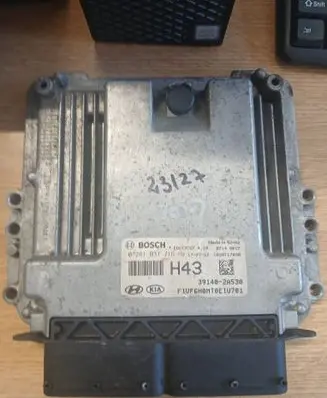 Hyundai i40 Engine control unit/module 0281031716 EDC17C57 391402A530