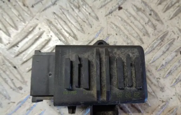 Volkswagen Caddy Seat heating relay 1K0959772