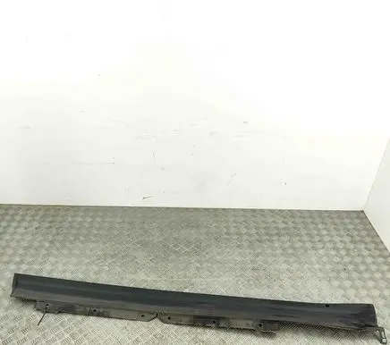 Toyota bZ4X Sill 7586042040