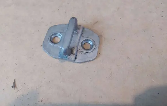 Mercedes-Benz E W212 Front door lock loop/hook striker 11000049A
