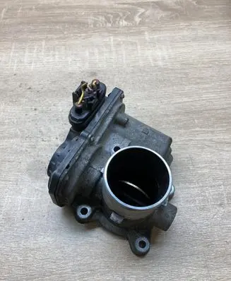 Toyota Auris 150 Throttle body valve 261000N030