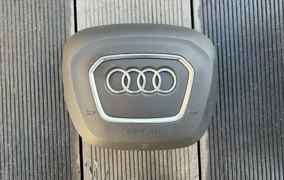 Audi A3 S3 8V Steering wheel airbag cover 62670230