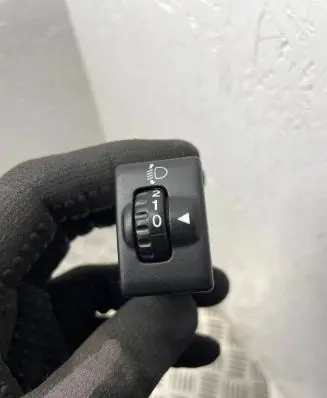 Suzuki Grand Vitara I Headlight level height control switch 32932074