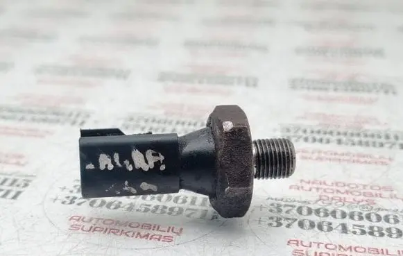 Volkswagen Touran II Oil pressure sensor 