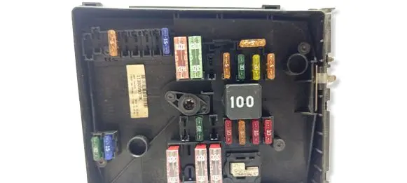Skoda Octavia Mk2 (1Z) Fuse module 1139299079E