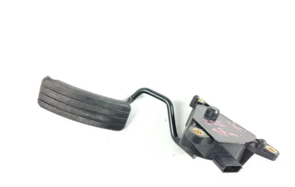Accelerator throttle pedal