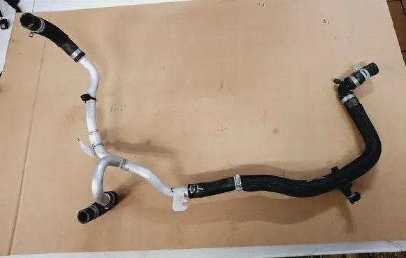 Engine coolant pipe/hose