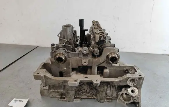 BMW 5 F10 F11 Engine head 7584313