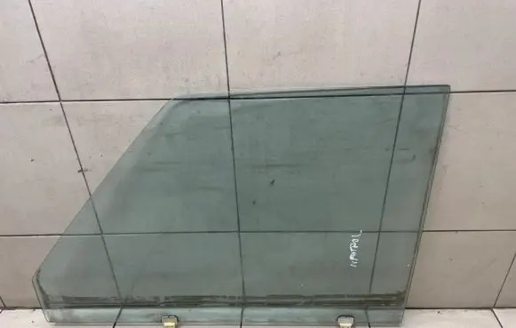 Nissan Patrol Y60 Front door window glass four-door
