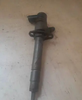 Volvo S60 Fuel injector 8658352