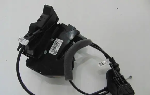 Renault Talisman Rear door lock 825037012R