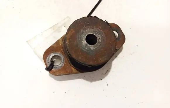 Engine mount bracket