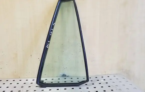 Rear vent window glass