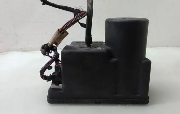 Audi A4 S4 B5 8D Central locking vacuum pump 4A0862257A