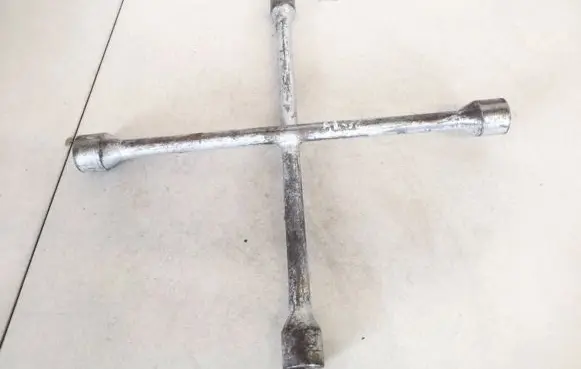 Audi Q7 4L Wheel nut wrench 