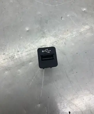 BMW 5 F10 F11 USB socket connector 9237656