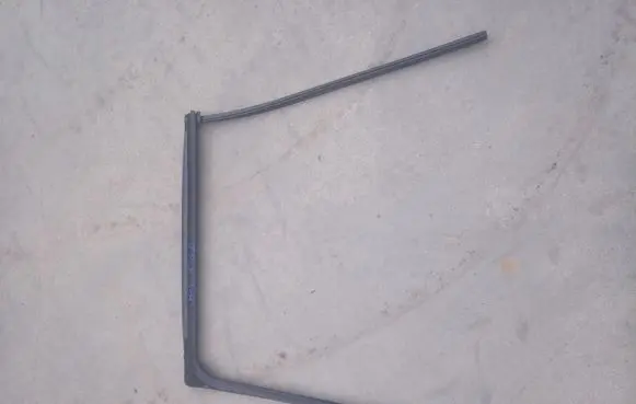 Mazda 3 II Rubber seal rear door window/glass 