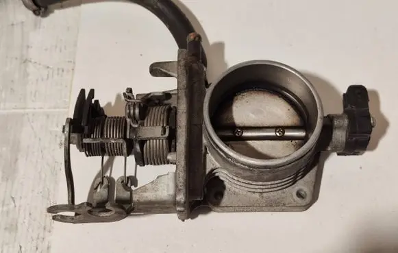 BMW 5 E39 Throttle valve 1433237 13541433237