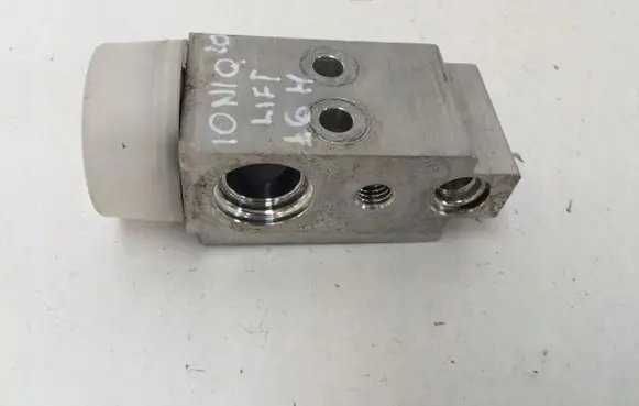 Hyundai Ioniq Air conditioning (A/C) expansion valve 52400490