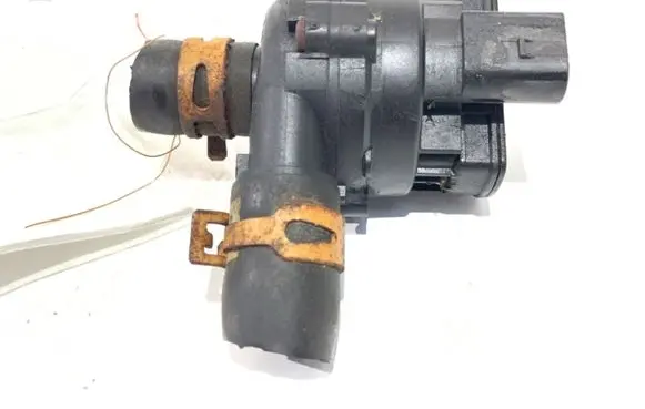 Opel Movano B Oil filter mounting bracket