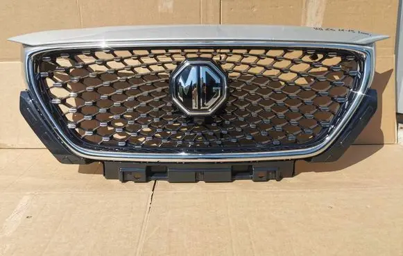Dacia Sandero Front bumper upper radiator grill