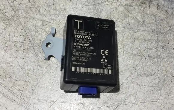 Toyota Yaris Door control unit/module 897400D280 61G036000