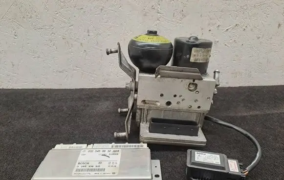 Mercedes-Benz E W211 ABS Pump A0044314212 0265250010 0265960012