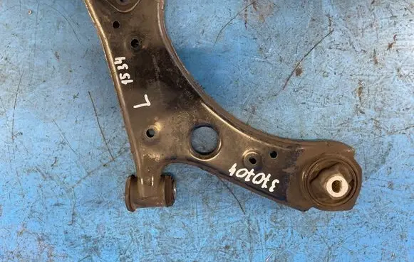Jeep Compass Front lower control arm/wishbone 68318010AC