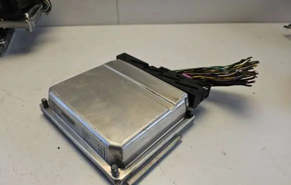 Volvo S80 Engine control unit/module 30637733A 0281011078 1194