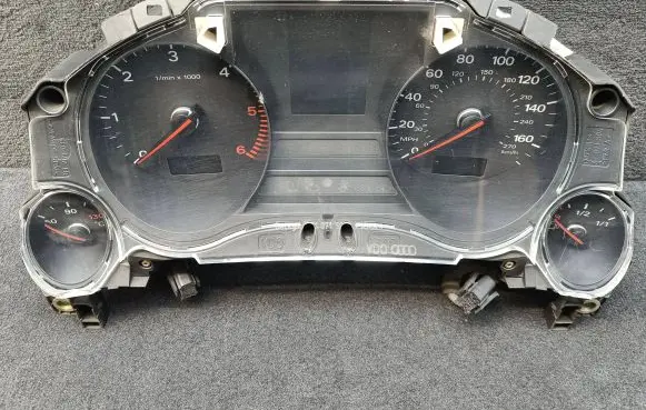 Audi A8 S8 D3 4E Speedometer (instrument cluster) 4E0920950F 110080101013 4E0910930F