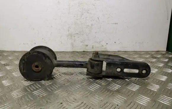 Suzuki SX4 S-Cross Engine mount bracket